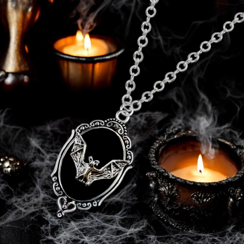 Retro Gothic‎ Style Oval Vampire Bat Pendant Necklace Fashion Collarbone Chain